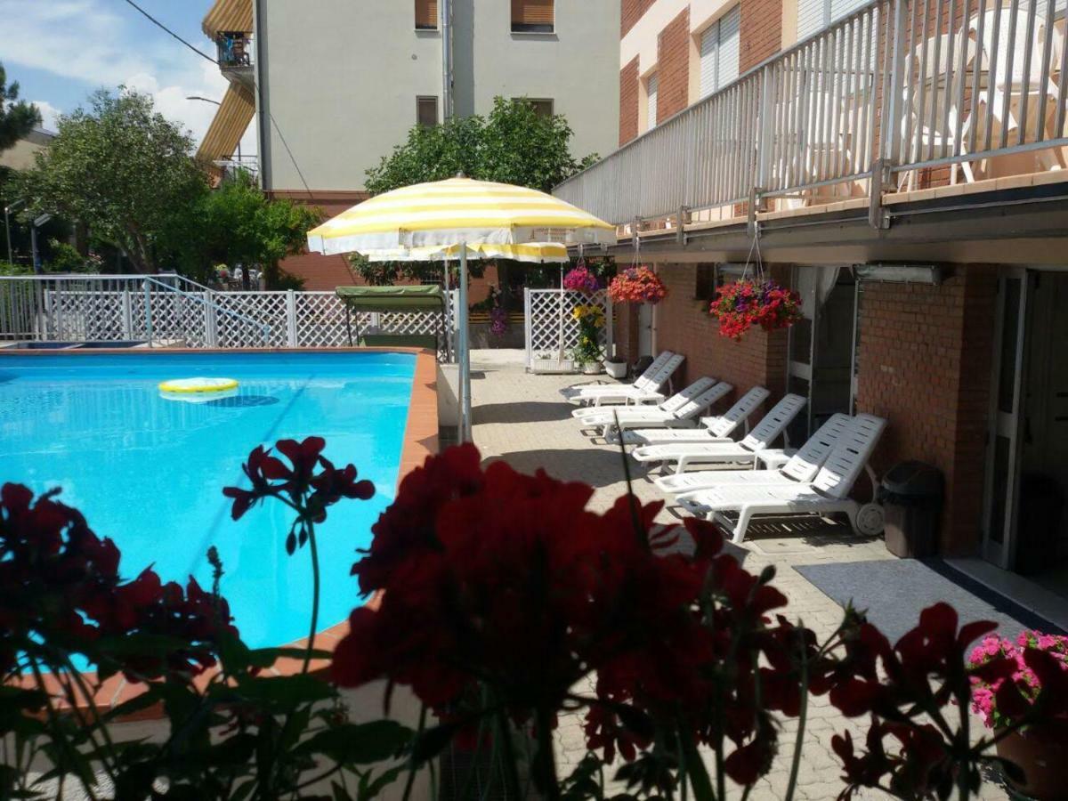 Hotel Otello Punta Marina Exterior photo
