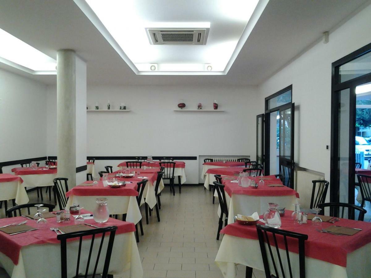 Hotel Otello Punta Marina Exterior photo